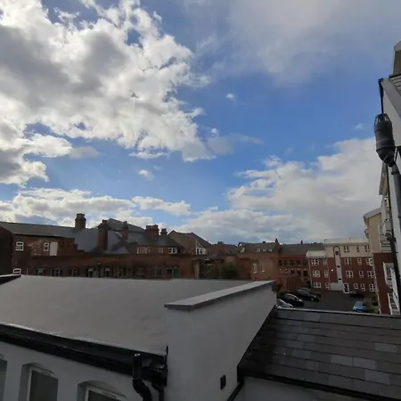 Spacious Central Duplex Apartment With 2 Bathrooms With Free Wi-Fi, Parking And Keyless Access, Sleeps Up To 9 - Perfect For Groups Birmingham Esterno foto