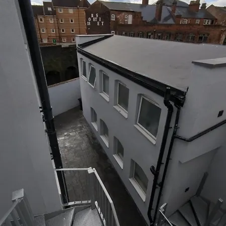 Spacious Central Duplex Apartment With 2 Bathrooms With Free Wi-Fi, Parking And Keyless Access, Sleeps Up To 9 - Perfect For Groups Birmingham Esterno foto