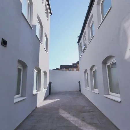 Spacious Central Duplex Apartment With 2 Bathrooms With Free Wi-Fi, Parking And Keyless Access, Sleeps Up To 9 - Perfect For Groups Birmingham Esterno foto