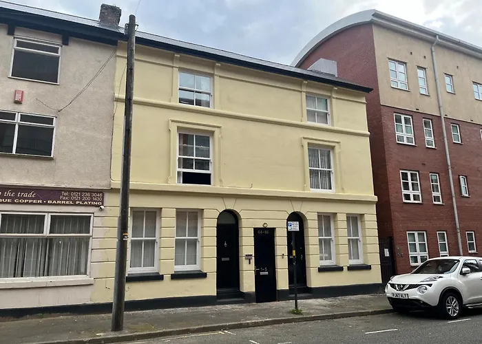 Spacious Central Duplex Apartment With 2 Bathrooms With Free Wi-Fi, Parking And Keyless Access, Sleeps Up To 9 - Perfect For Groups