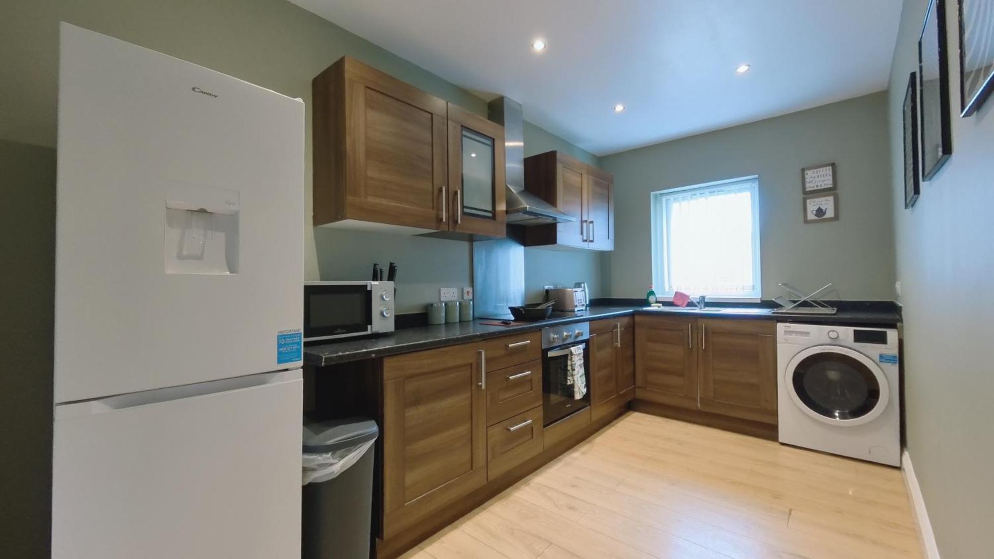 Appartamento Spacious Duplex With 2 Bathrooms With Free Wi-fi, Parking And Keyless Access, Sleeps Up To 9 - Perfect For Groups