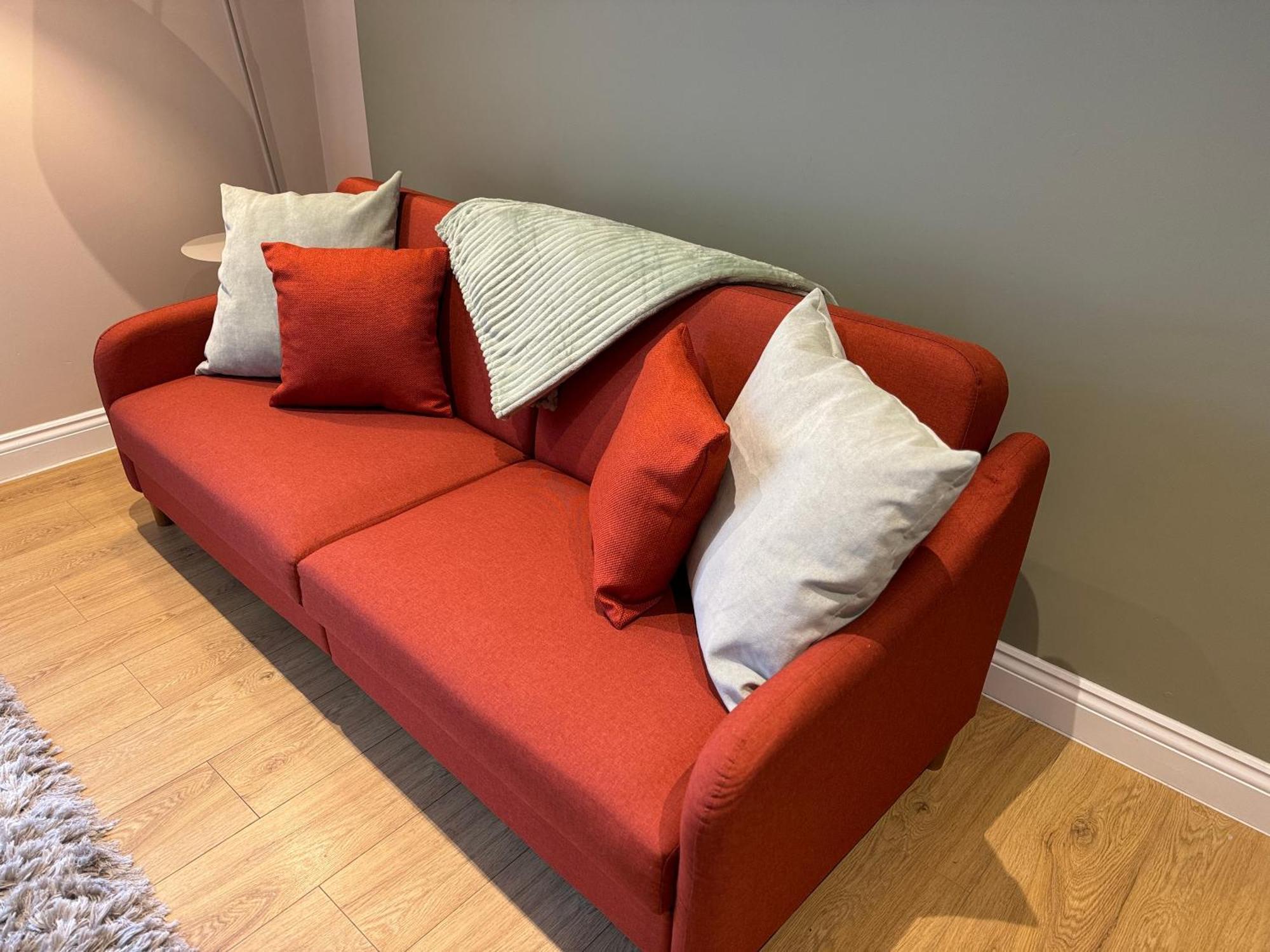Appartamento Spacious Duplex With 2 Bathrooms With Free Wi-fi, Parking And Keyless Access, Sleeps Up To 9 - Perfect For Groups