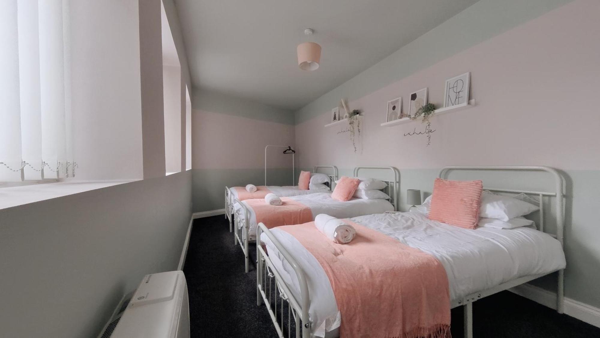 Appartamento Spacious Duplex With 2 Bathrooms With Free Wi-fi, Parking And Keyless Access, Sleeps Up To 9 - Perfect For Groups Birmingham