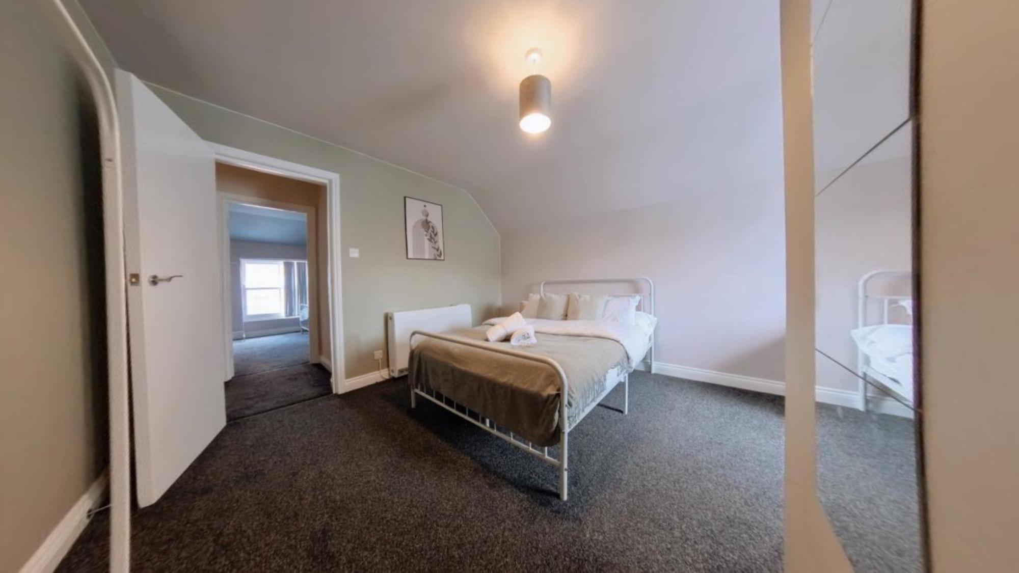 Spacious Duplex With 2 Bathrooms With Free Wi-fi, Parking And Keyless Access, Sleeps Up To 9 - Perfect For Groups Appartamento Birmingham