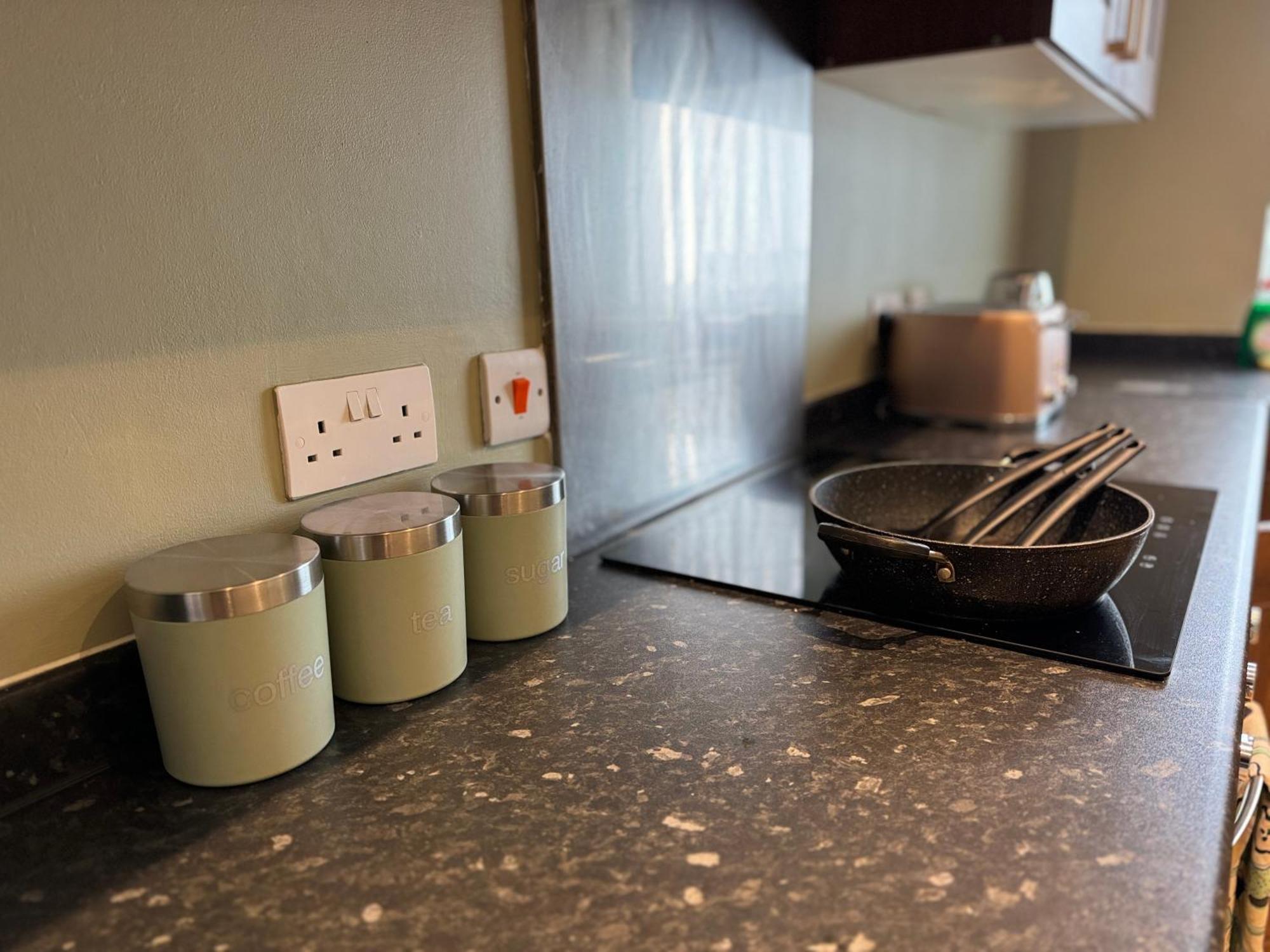 Appartamento Spacious Duplex With 2 Bathrooms With Free Wi-fi, Parking And Keyless Access, Sleeps Up To 9 - Perfect For Groups