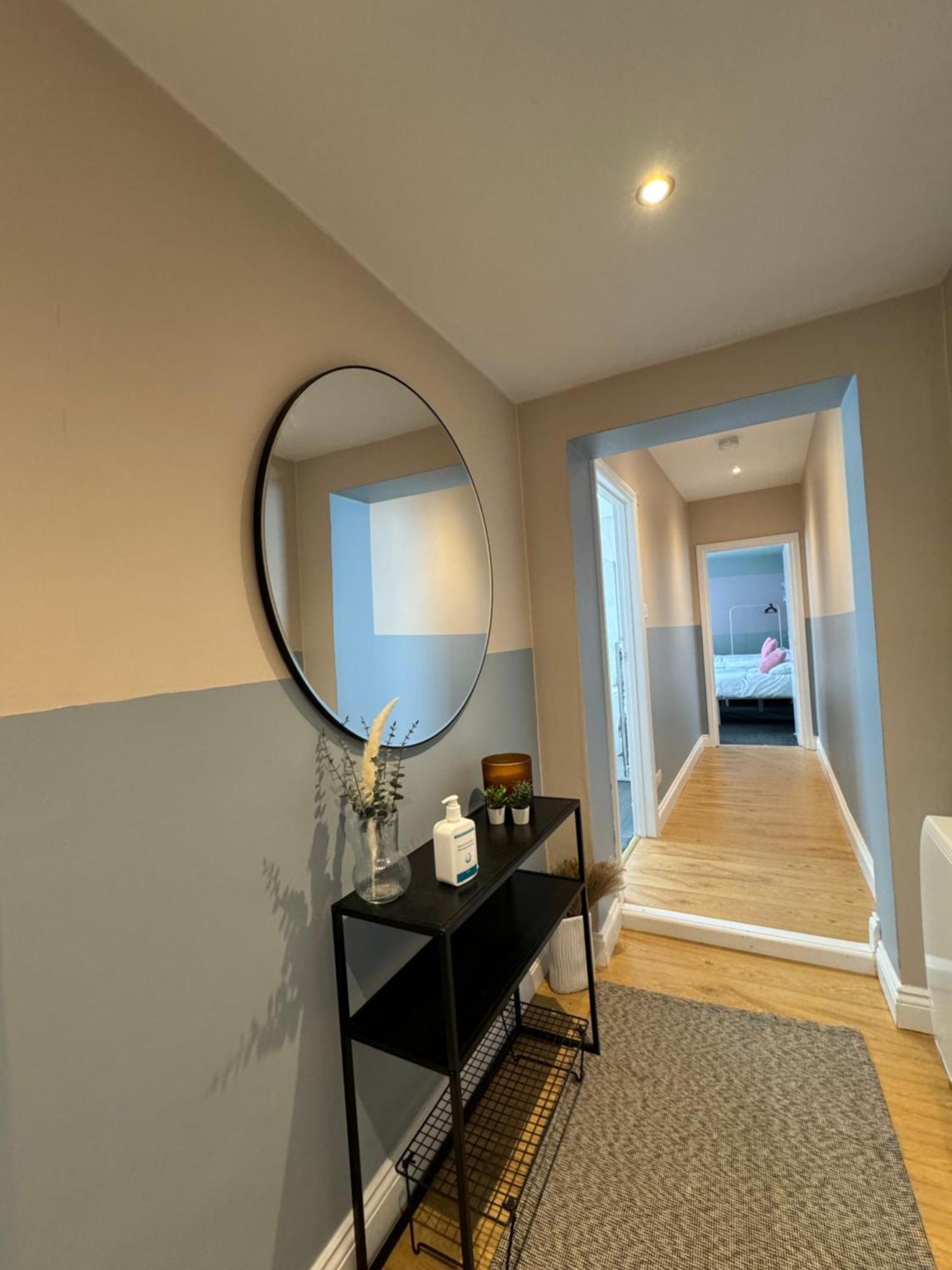 Appartamento Spacious Duplex With 2 Bathrooms With Free Wi-fi, Parking And Keyless Access, Sleeps Up To 9 - Perfect For Groups