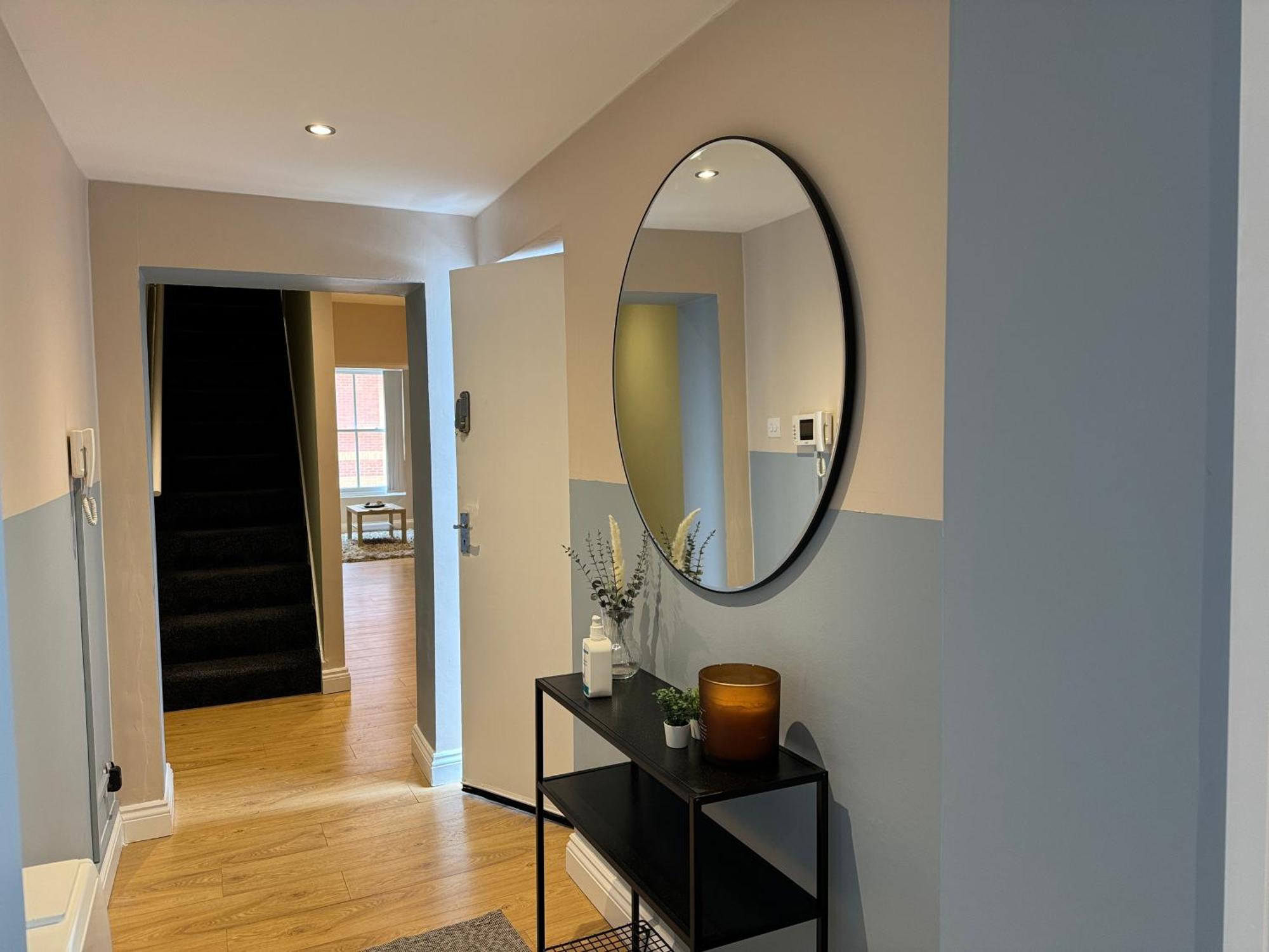 Appartamento Spacious Duplex With 2 Bathrooms With Free Wi-fi, Parking And Keyless Access, Sleeps Up To 9 - Perfect For Groups *