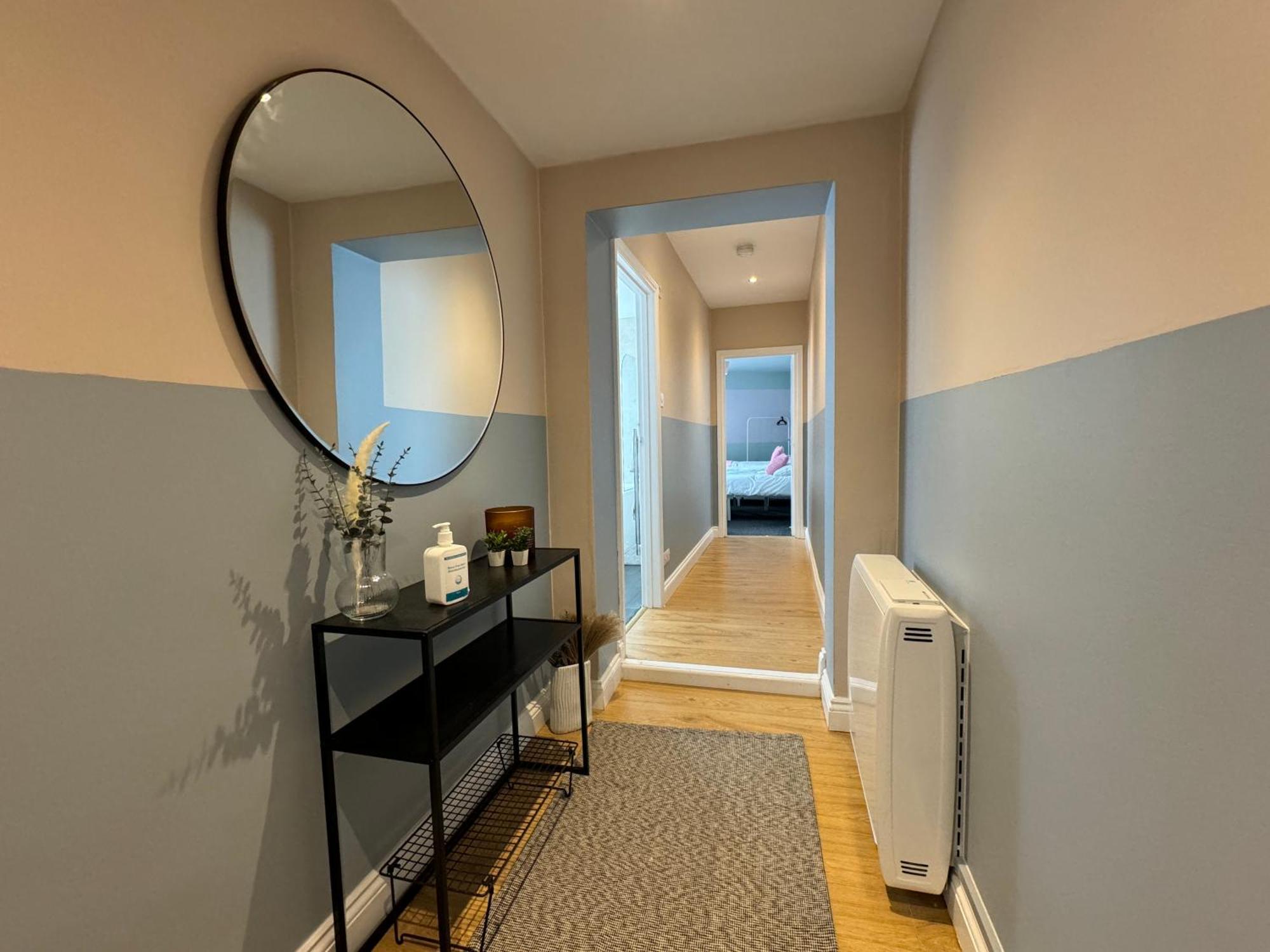 Appartamento Spacious Duplex With 2 Bathrooms With Free Wi-fi, Parking And Keyless Access, Sleeps Up To 9 - Perfect For Groups *
