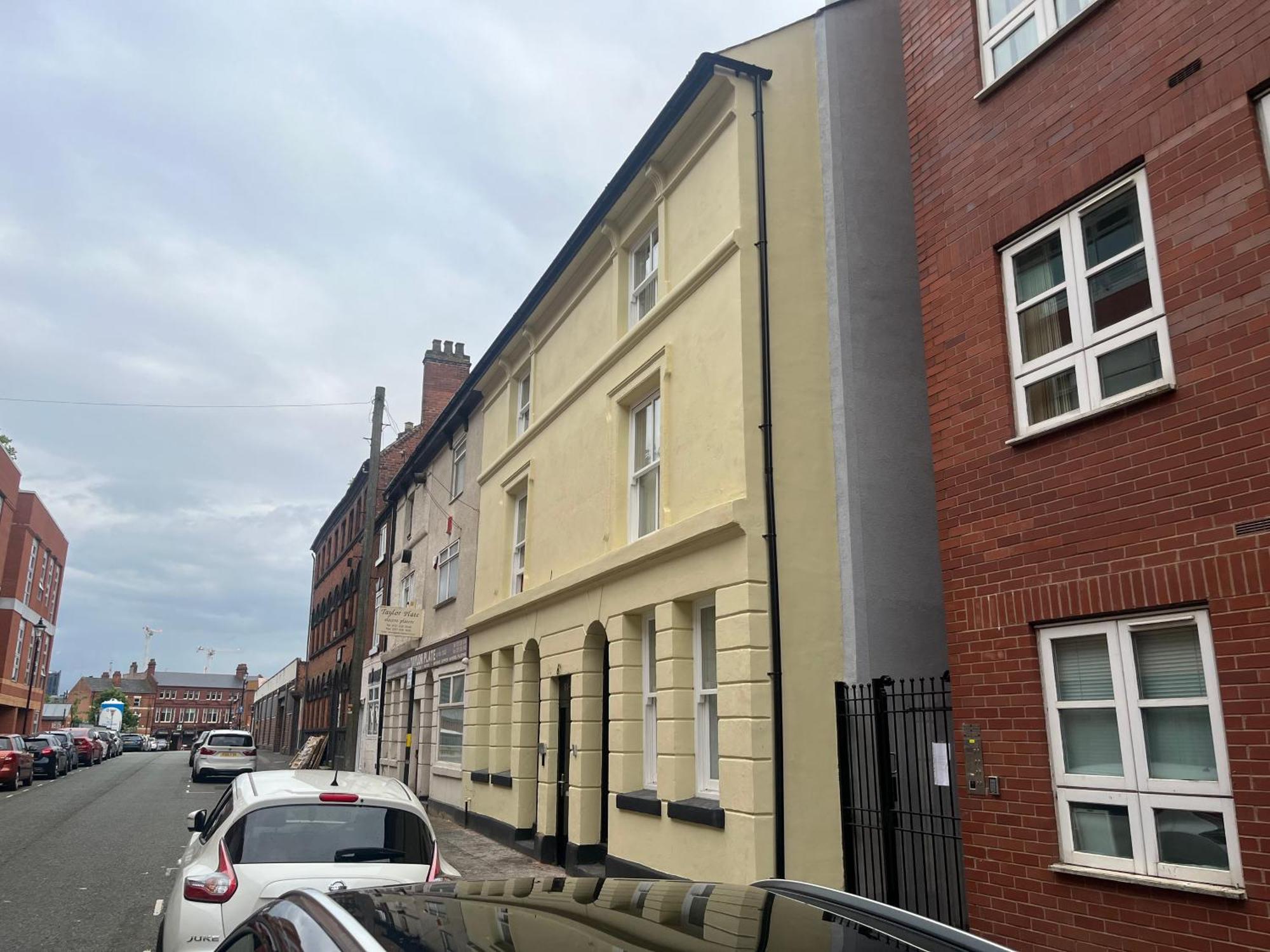 Spacious Duplex With 2 Bathrooms With Free Wi-fi, Parking And Keyless Access, Sleeps Up To 9 - Perfect For Groups Appartamento